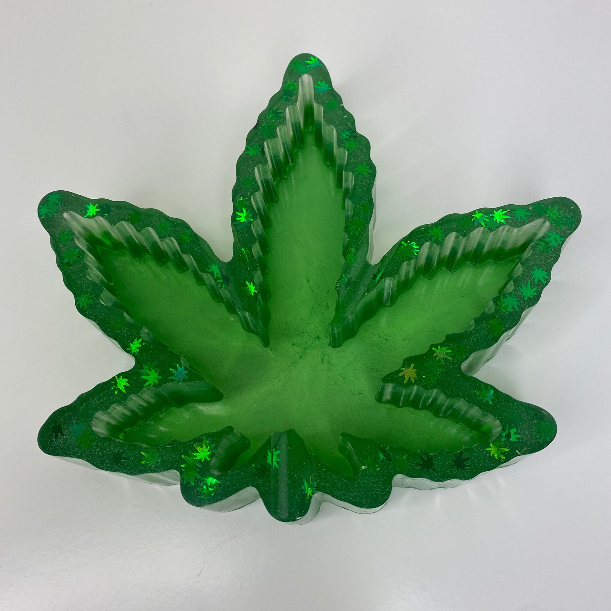 cendrier feuille cannabis fluo darklignt resine epoxy