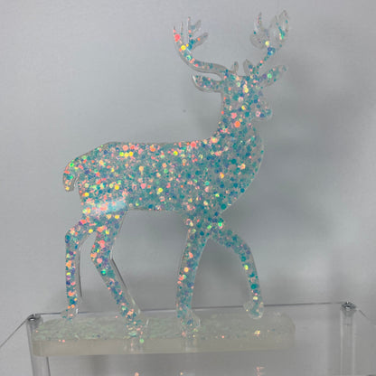 déco renne de noël sur socle paillettes résine epoxy