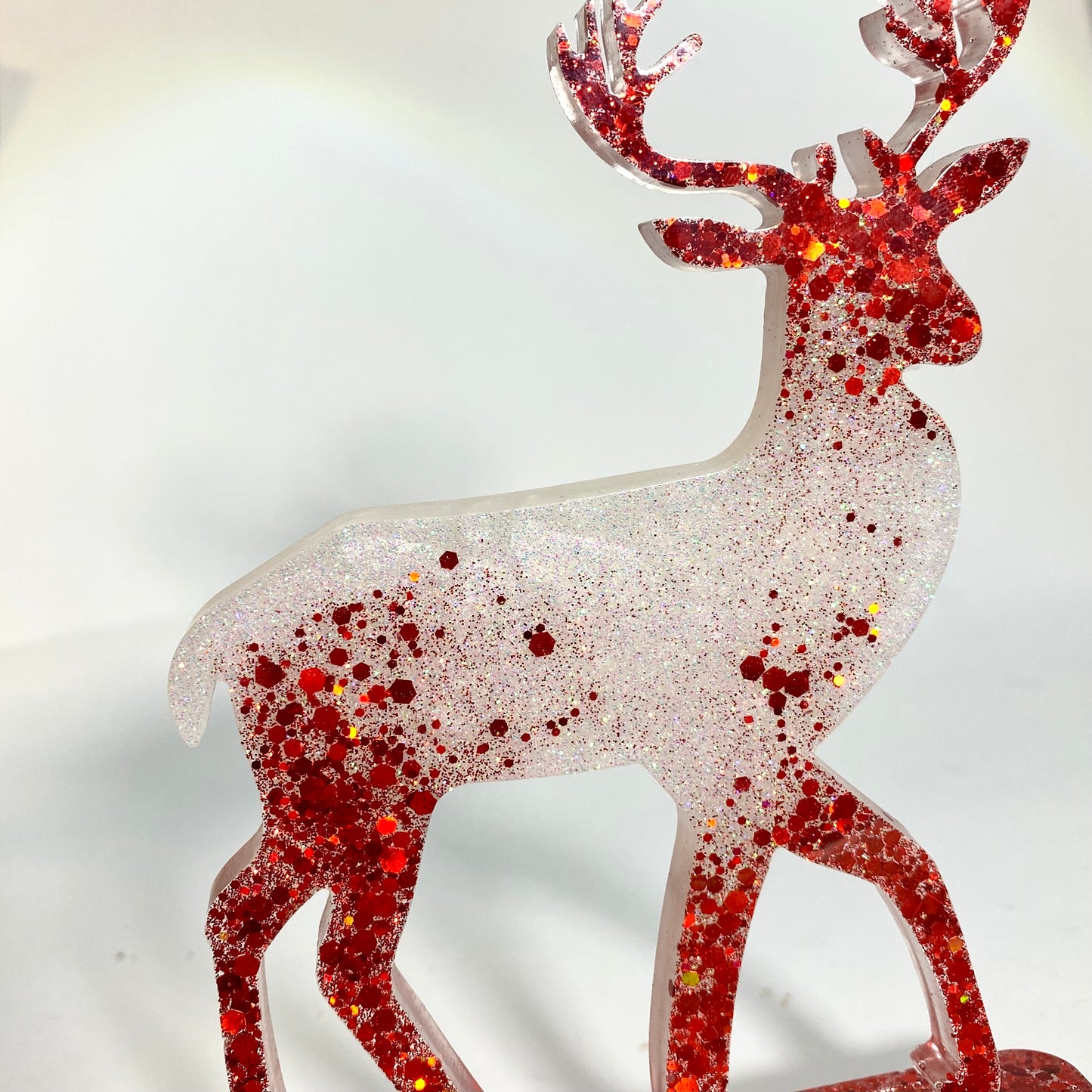 déco renne de noël sur socle paillettes résine epoxy