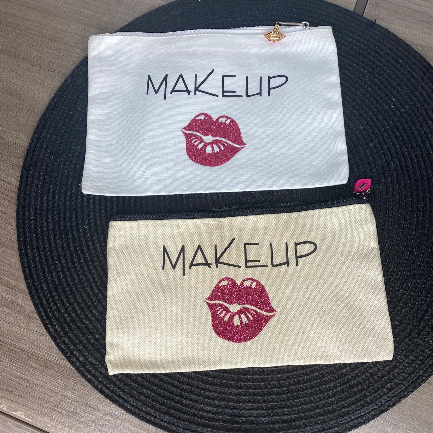 Pochette Makeup Kiss en jute